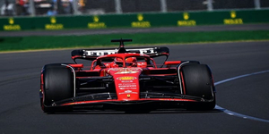 H Ferrari τον πρώτο λόγο.jpg