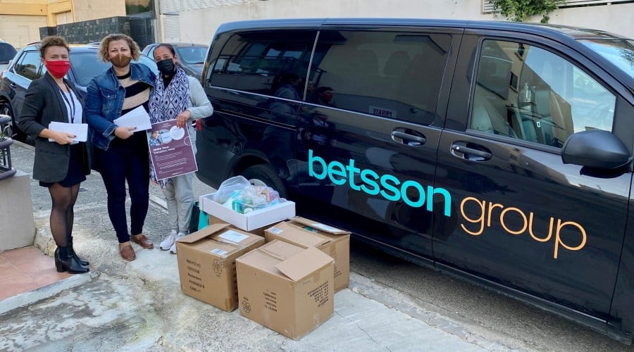 Δωρεά της Betsson στο ίδρυμα Women for Women.jpg