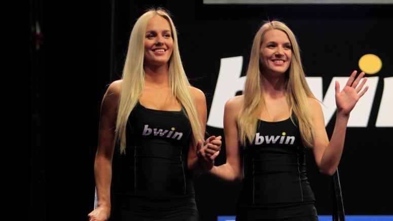 bwin-sports-girls-bwin-world-cup-of-darts-first-round-lawrence-lustig-pdc_wo7nx54wfiq31n0jlti7h04c6.jpg