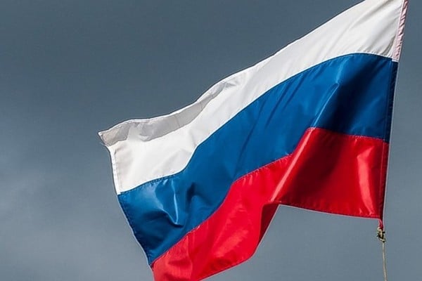 russianflagflying2origfullsidebar600x400.jpg