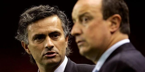 0_Chelsea-manager-Mourinho-chats-with-Liverpool-manager-Benitez-before-their-Champions-League-match-at.jpg