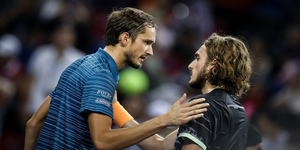 Daniil-Medvedev-talking-to-Stefanos-Tsitsipas.jpg