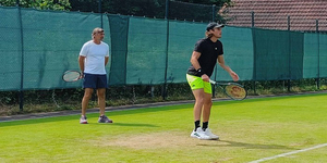 ivanisevic-tsitsipas-halle-2025-practice.jpg