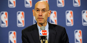 Ο κομισάριος του NBA λέει πως οι λίγκες πρέπει να ενημερώνουν τους παίκτες για τον τζόγο.jpg