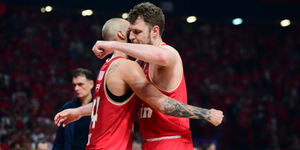 olympiakos-fournie-bezenkof-agkalia (1).jpg