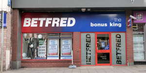 Η στοιχηματική Betfred γλυκοκοιτάζει πρακτορεία των Ladbrokes και Coral