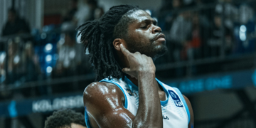 Η δύναμη της έδρας και το κενό στη ρακέτα