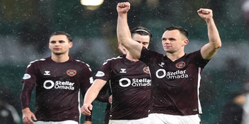 Με φόρα και μομέντουμ, παραμένει στην κορυφή