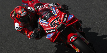 Ο Bagnaia τη νίκη ο Marquez τον τίτλο...