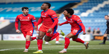 Στο χέρι της τα πλέι οφ