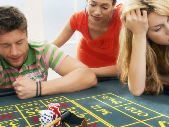 Η στάση της νεολαίας απέναντι στα διαδικτυακά τυχερά παιχνίδια