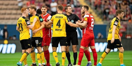 Kaiserslautern vs. Dynamo Dresden.jpg