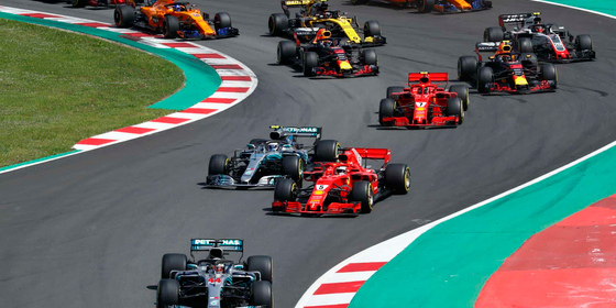 Spanish-GP-F1-2018-start-first-corner-Photo-Daimler-Hamilton-Vettel-Bottas-Raikkonen.jpg