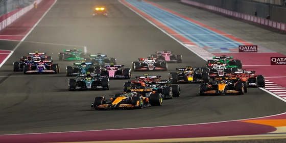 O Norris ελέγχει την κατάσταση.jpeg