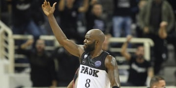 Βγαίνει μπροστά για την πρώτη νίκη