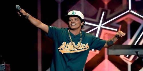 Bruno Mars: Ο λαμπερός performer με τη φήμη του τζογαδόρου