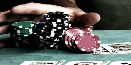 Πόνταρε... και έχασε γυναίκα και δύο παιδιά στα τυχερά παιχνίδια