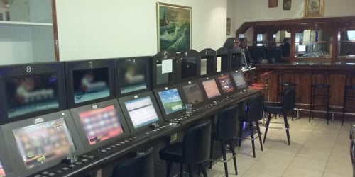 «Σκούπα» της αστυνομίας για παράνομα φρουτάκια στη Θεσσαλονίκη