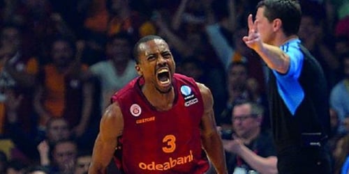 Παίρνουν φωτιά τα playoffs