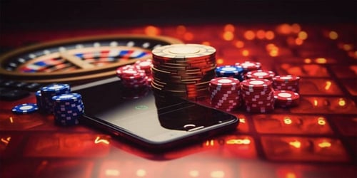 Οι διαφημίσεις των τυχερών παιχνιδιών αποτελούν σύμμαχο του εθισμού στη Φιλανδία 