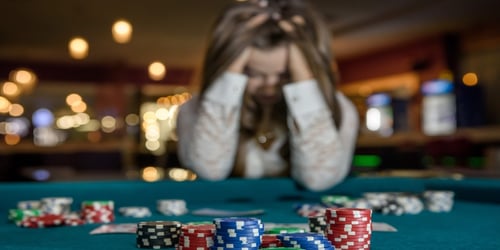 Μεγάλη Βρετανία: Έως και 1 εκατ. γυναίκες κινδυνεύουν από τον τζόγο