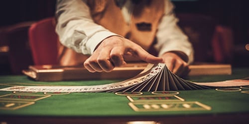 Παράνομο καζίνο με μυστικές κρύπτες λειτουργούσε στο κέντρο της Αθήνας
