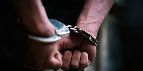 Σέρρες: Προσποιούνταν το γιατρό, έκλεβε και τα έπαιζε στα τυχερά παιχνίδια!