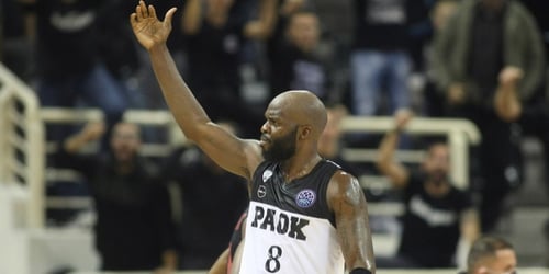 Βγαίνει μπροστά για την πρώτη νίκη