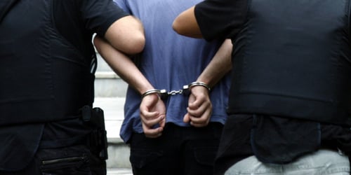 Οκτώ συλλήψεις σε παράνομα μίνι-καζίνο και βιοτεχνία ραπτικής στην Αθήνα!