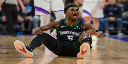 Μόνος του απέναντι στην άμυνα των Spurs